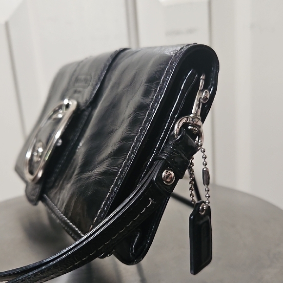 Coach Black EUC Y2K Soho Leather Clutch with Silver Buckle